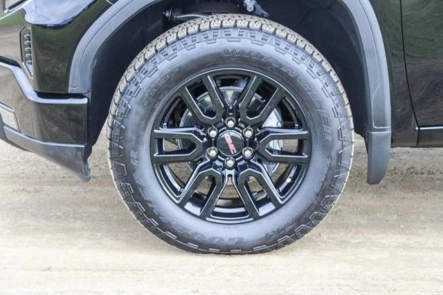 2025 GMC Sierra 5th Gen - Image 9 of 21