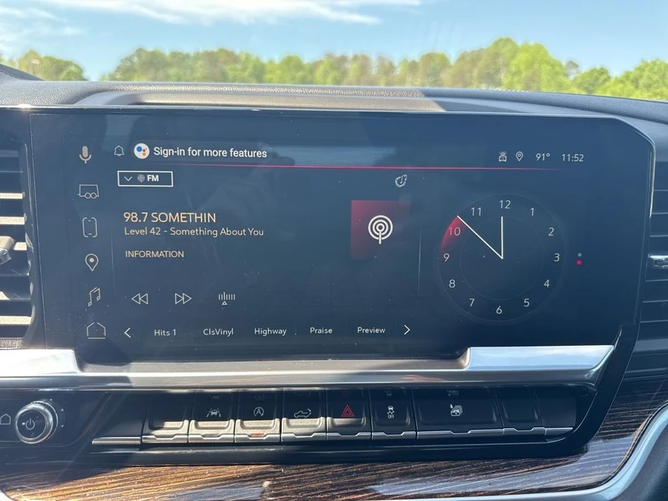 2025 GMC Sierra 5th Gen - Image 17 of 21
