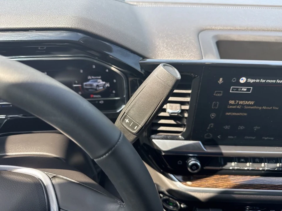 2025 GMC Sierra 5th Gen - Image 16 of 21