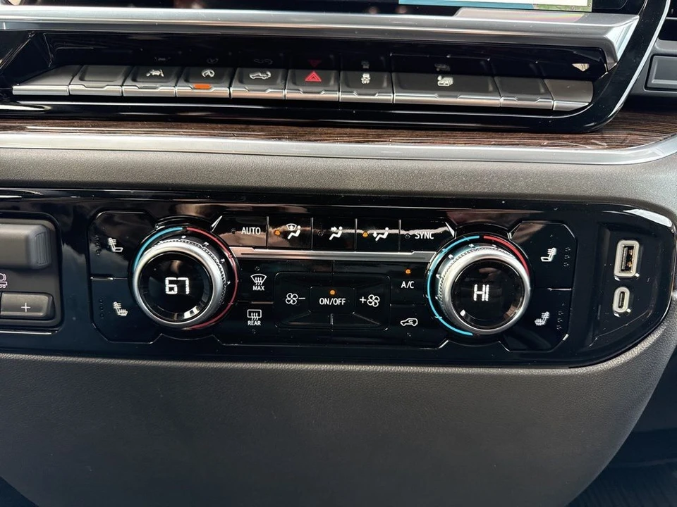 2025 GMC Sierra 5th Gen - Image 18 of 21