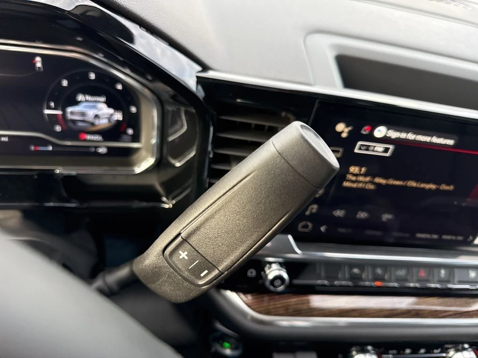 2025 GMC Sierra 5th Gen - Image 16 of 21