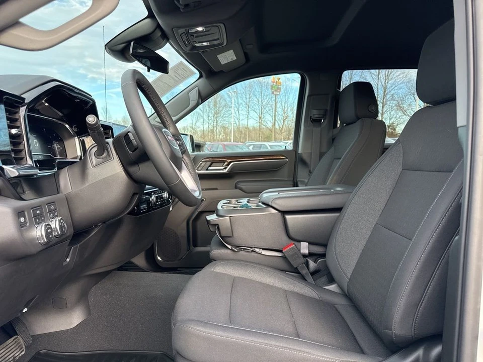 2025 GMC Sierra 5th Gen - Image 9 of 21