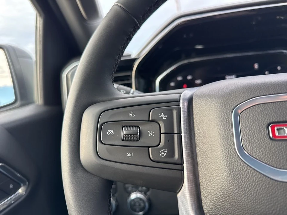 2025 GMC Sierra 5th Gen - Image 14 of 21