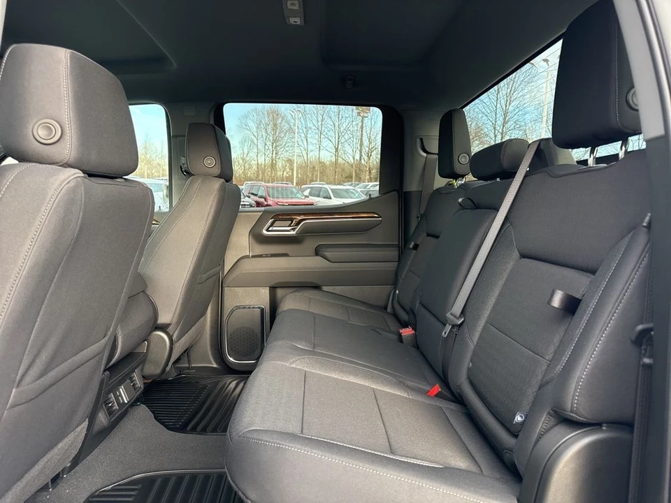 2025 GMC Sierra 5th Gen - Image 11 of 21