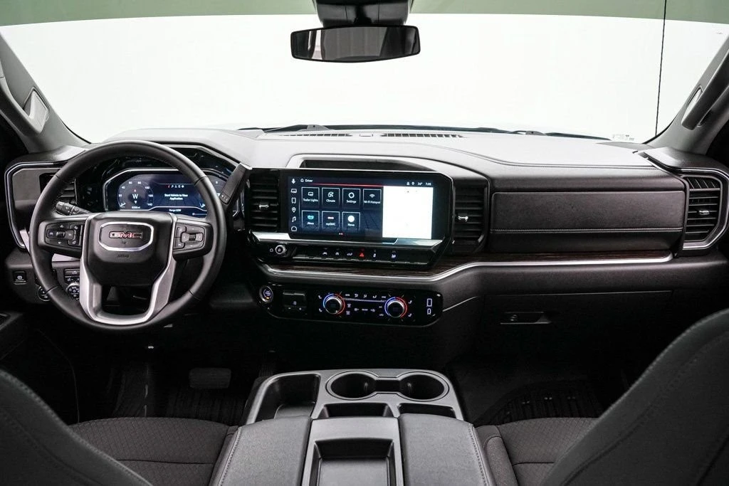 2025 GMC Sierra 5th Gen - Image 16 of 21