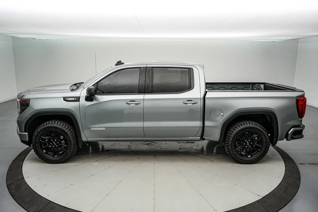 2025 GMC Sierra 5th Gen - Image 9 of 21