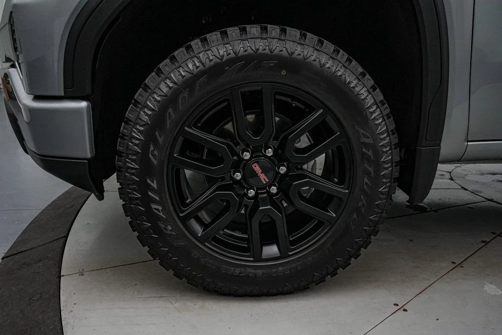 2025 GMC Sierra 5th Gen - Image 12 of 21