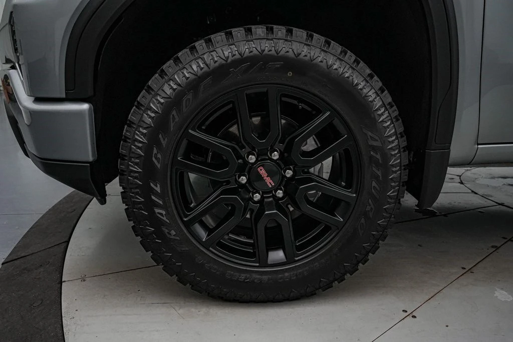 2025 GMC Sierra 5th Gen - Image 12 of 21