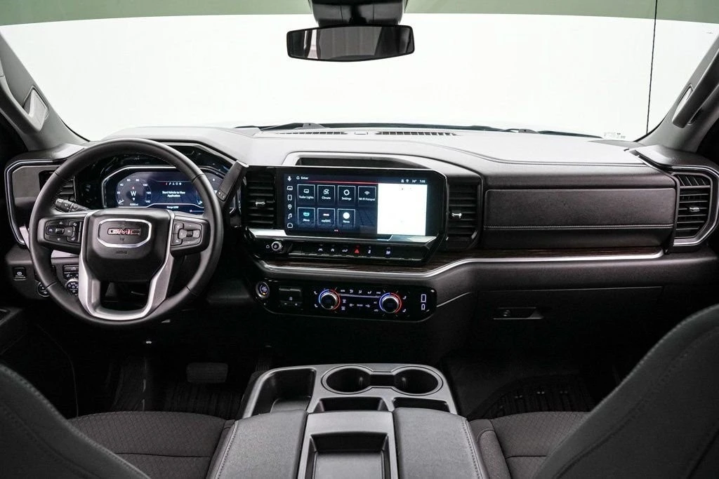 2025 GMC Sierra 5th Gen - Image 16 of 21