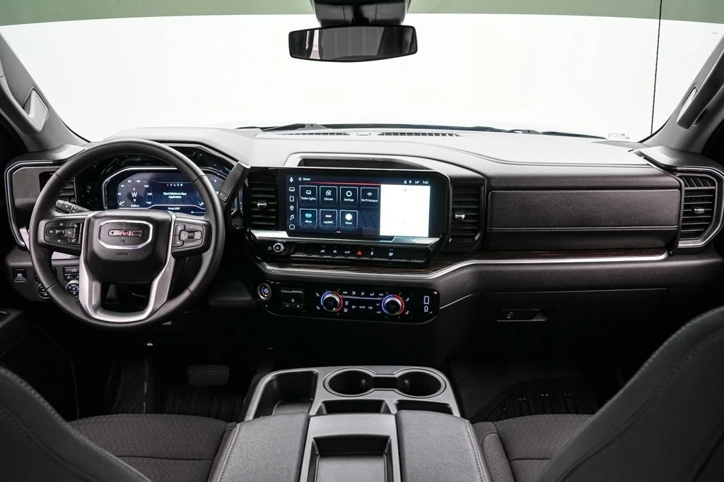 2025 GMC Sierra 5th Gen - Image 16 of 21