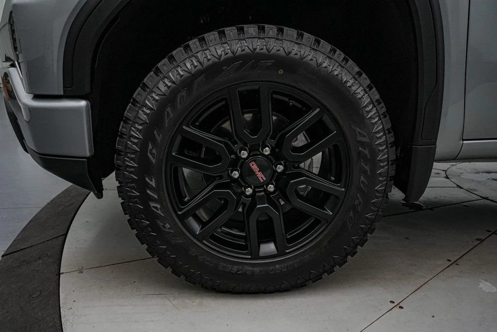 2025 GMC Sierra 5th Gen - Image 12 of 21