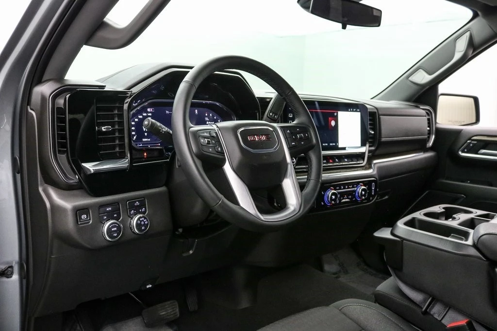 2025 GMC Sierra 5th Gen - Image 14 of 21