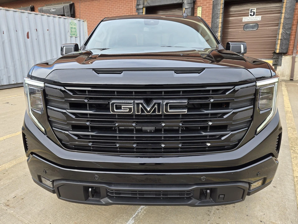 2025 GMC Sierra 5th Gen - Image 8 of 31