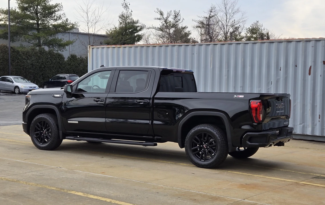 2025 GMC Sierra 5th Gen - Image 26 of 31