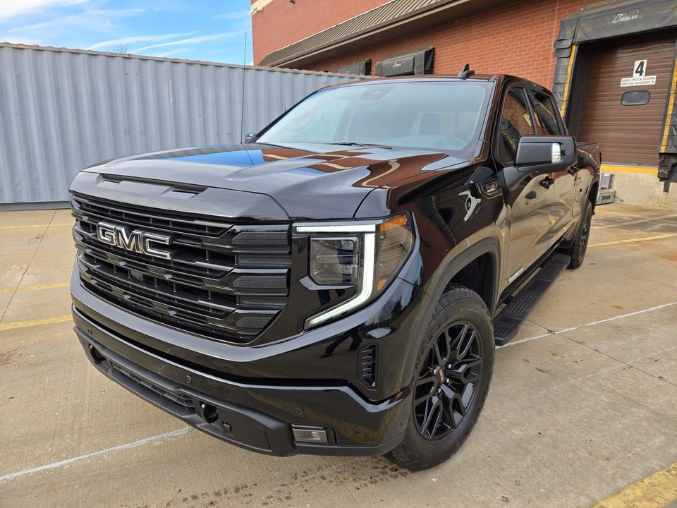2025 GMC Sierra 5th Gen - Image 11 of 31