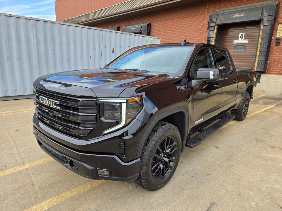 2025 GMC Sierra 5th Gen - Image 13 of 31