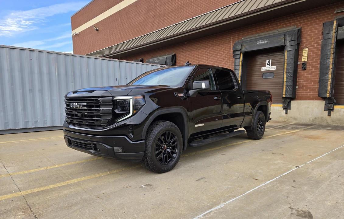 2025 GMC Sierra 5th Gen - Image 17 of 31