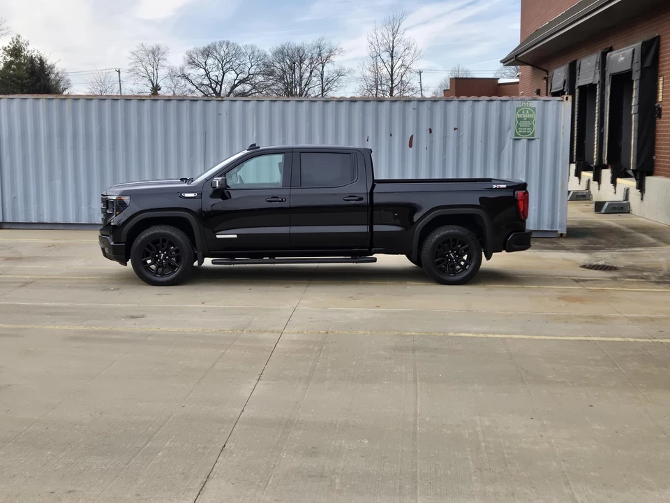 2025 GMC Sierra 5th Gen - Image 23 of 31