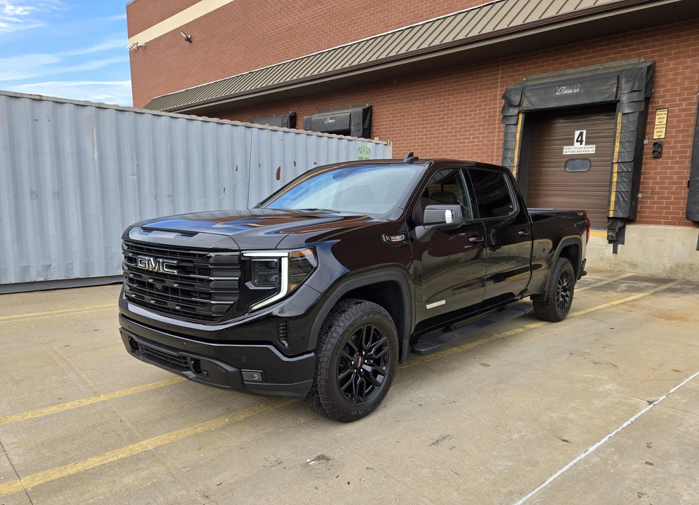 2025 GMC Sierra 5th Gen - Image 16 of 31