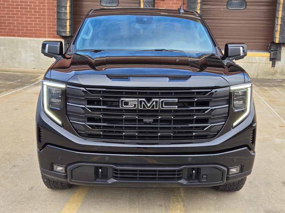 2025 GMC Sierra 5th Gen - Image 7 of 31