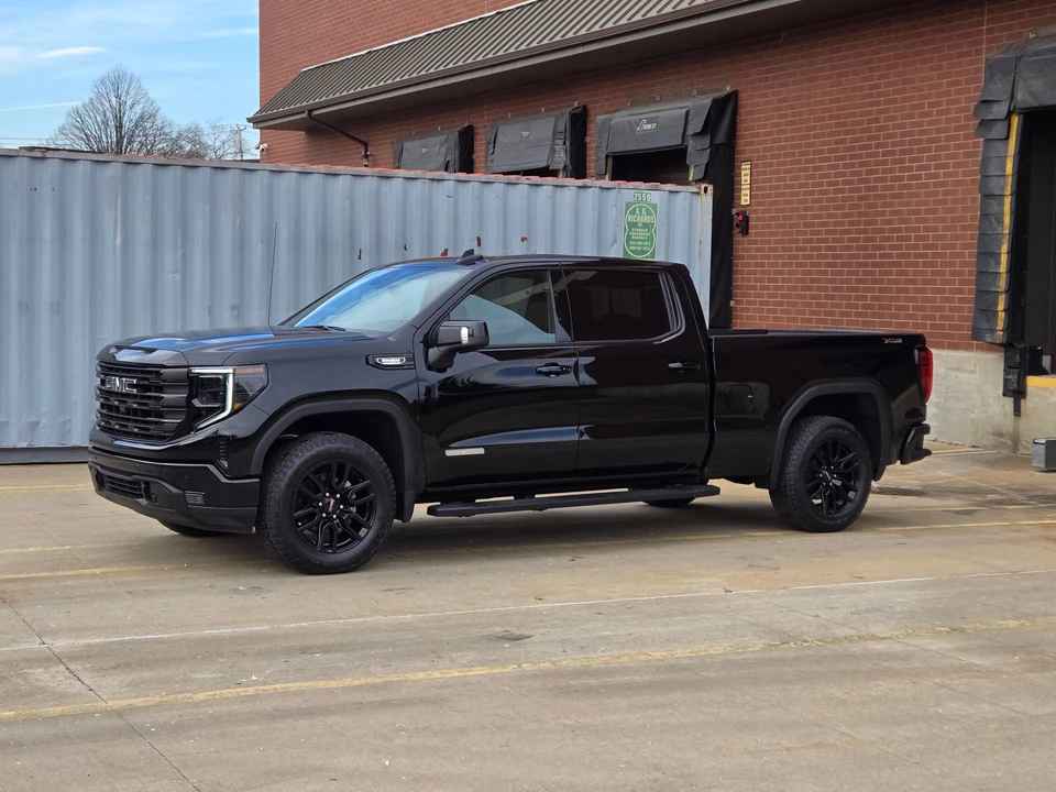 2025 GMC Sierra 5th Gen - Image 22 of 31