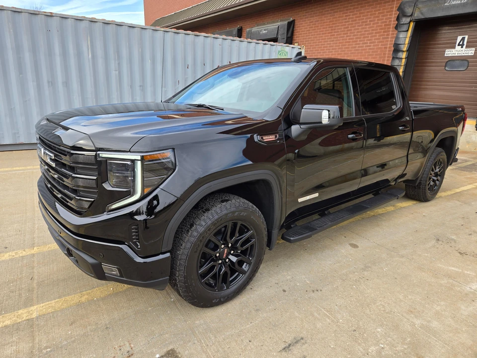 2025 GMC Sierra 5th Gen - Image 19 of 31