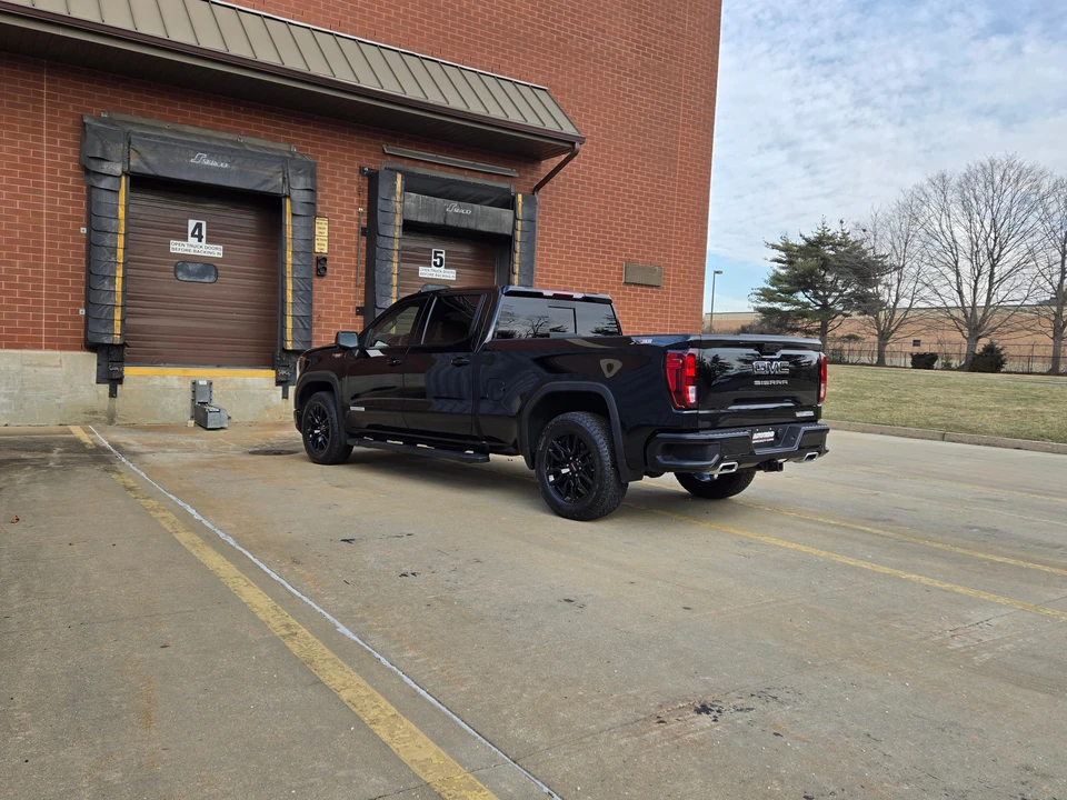 2025 GMC Sierra 5th Gen - Image 27 of 31