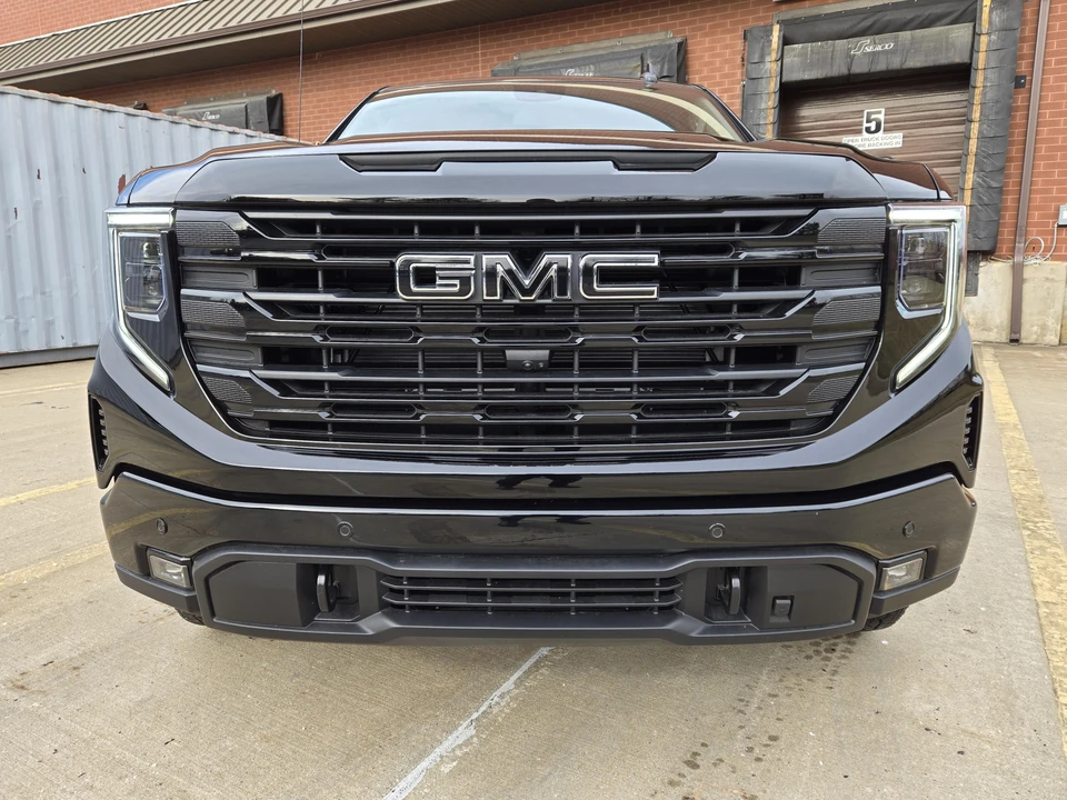 2025 GMC Sierra 5th Gen - Image 9 of 31