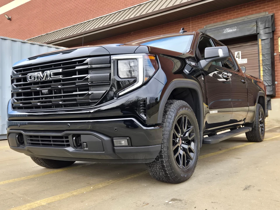 2025 GMC Sierra 5th Gen - Image 15 of 31