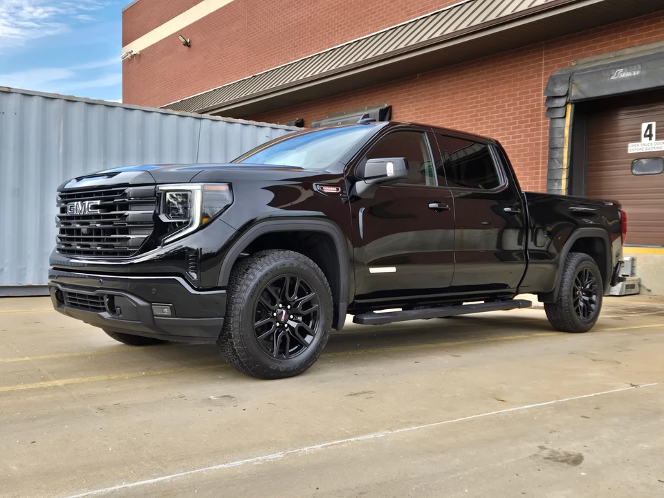 2025 GMC Sierra 5th Gen - Image 18 of 31