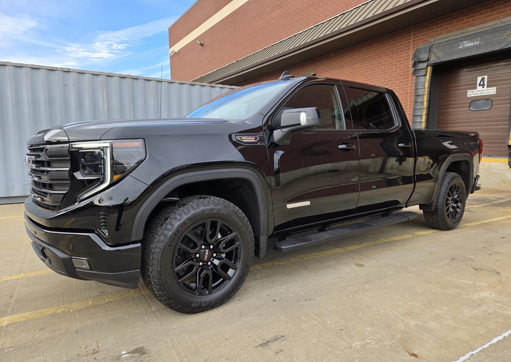 2025 GMC Sierra 5th Gen - Image 21 of 31
