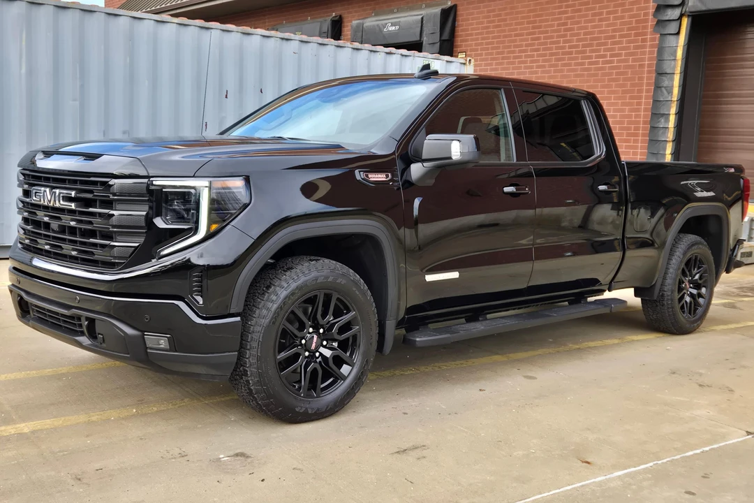 2025 GMC Sierra 5th Gen - Image 3 of 31