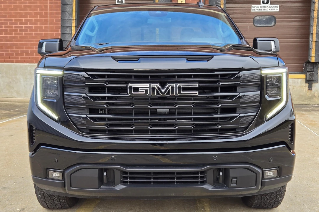 2025 GMC Sierra 5th Gen - Image 2 of 31