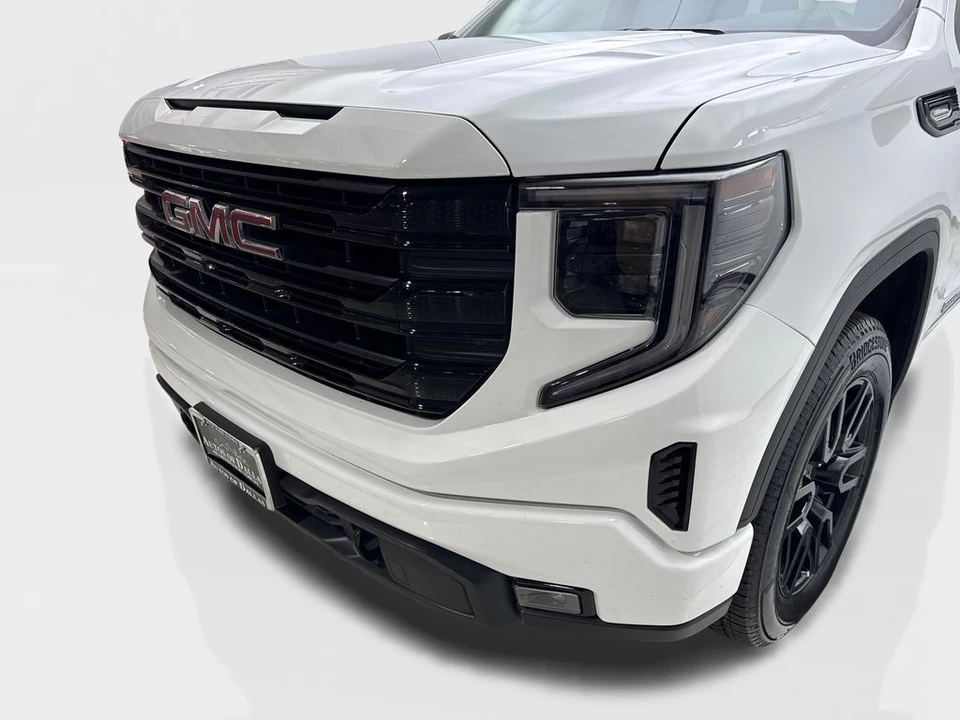2025 GMC Sierra 5th Gen - Image 16 of 21