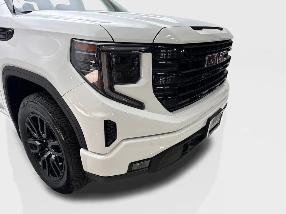 2025 GMC Sierra 5th Gen - Image 17 of 21