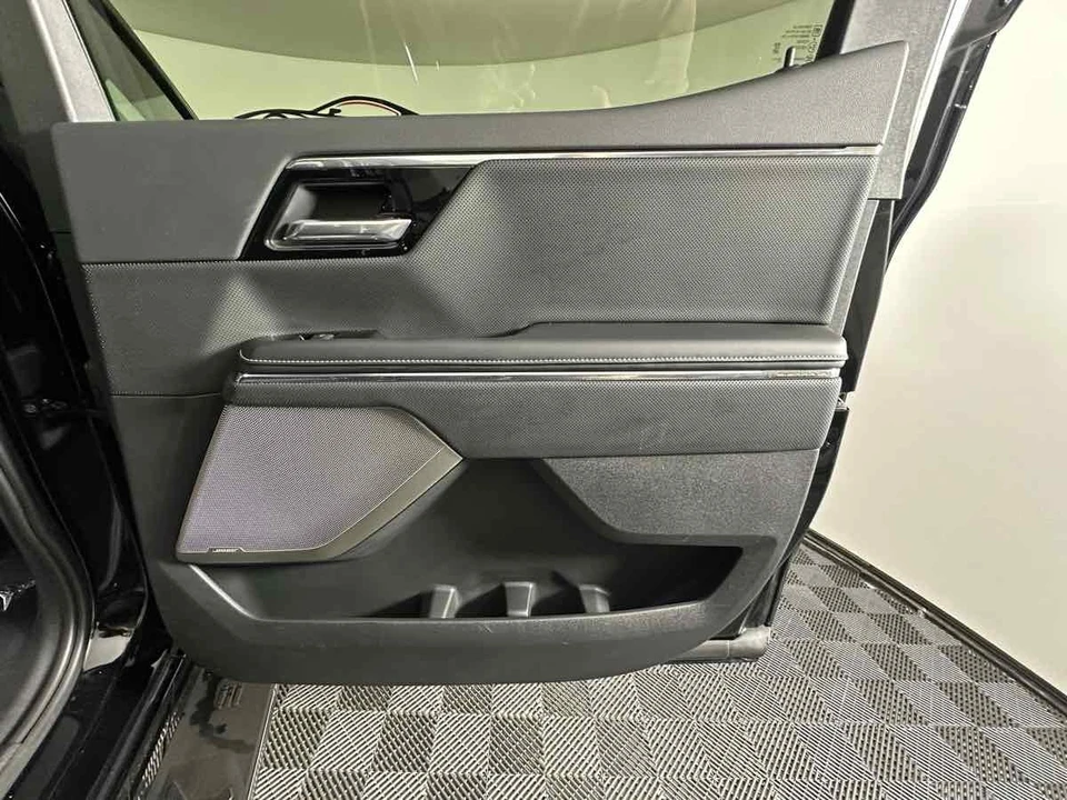 2025 GMC Sierra 5th Gen - Image 18 of 21