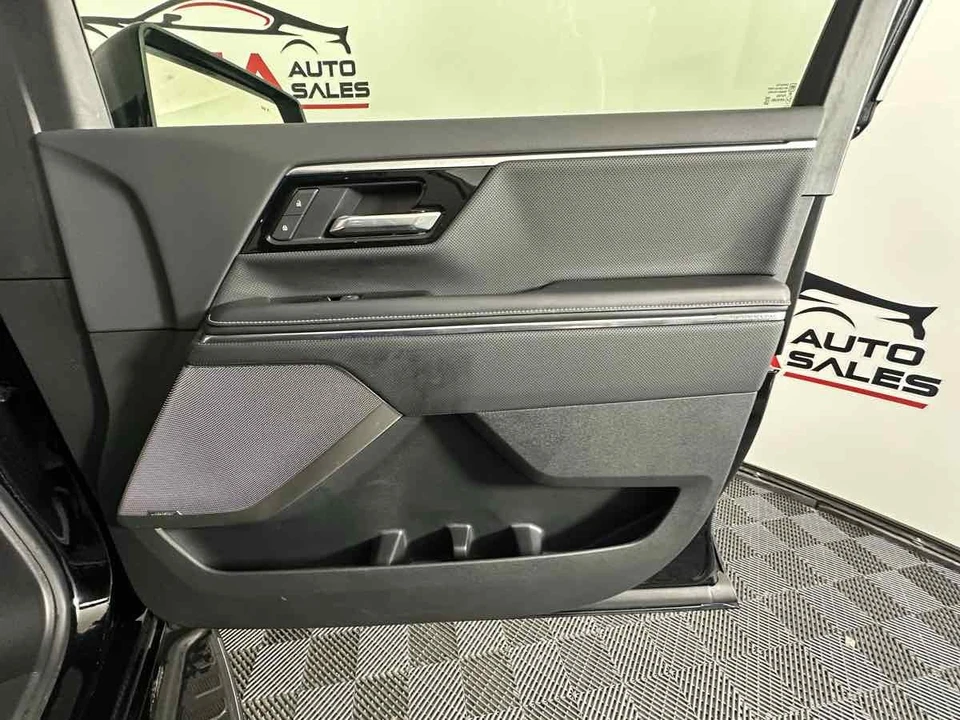 2025 GMC Sierra 5th Gen - Image 16 of 21