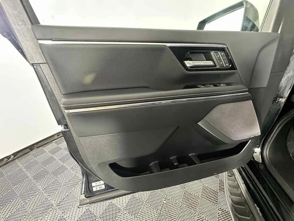 2025 GMC Sierra 5th Gen - Image 15 of 21