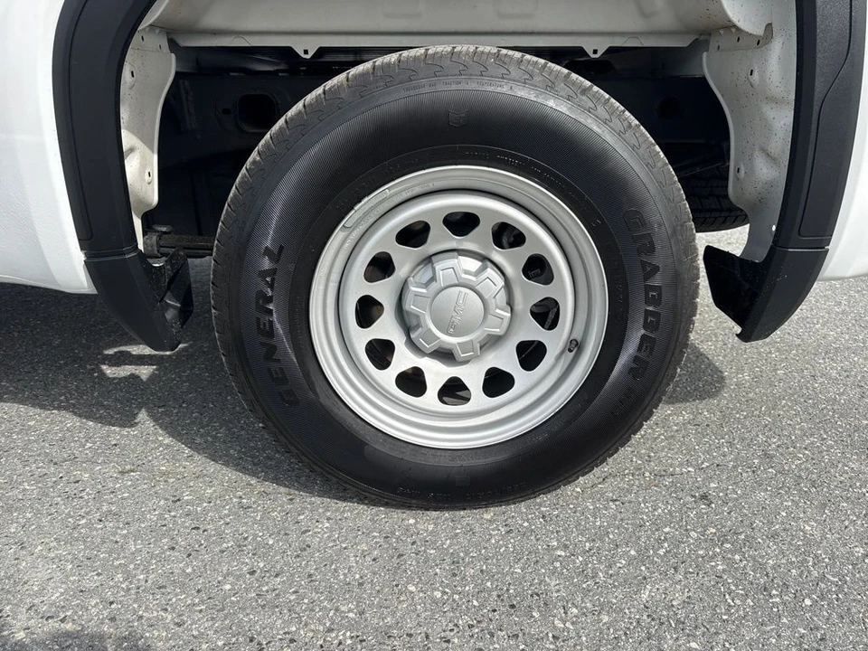 2025 GMC Sierra 5th Gen - Image 26 of 31