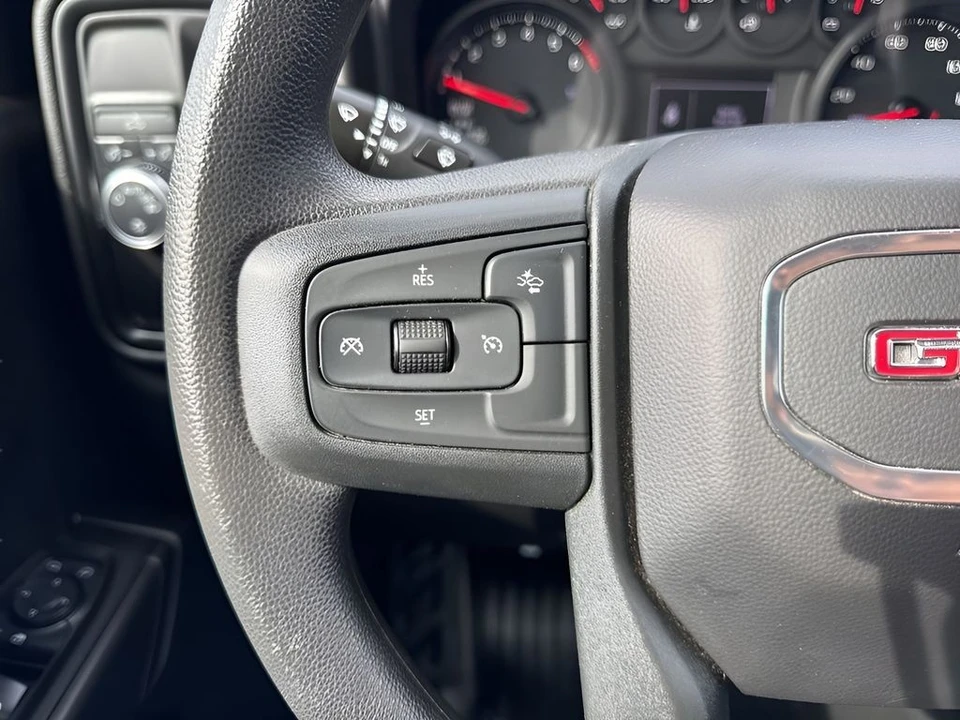 2025 GMC Sierra 5th Gen - Image 13 of 31