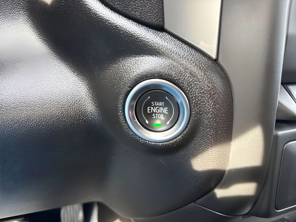 2025 GMC Sierra 5th Gen - Image 18 of 21