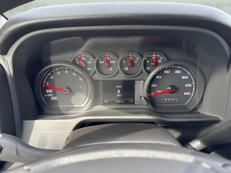 2025 GMC Sierra 5th Gen - Image 19 of 31