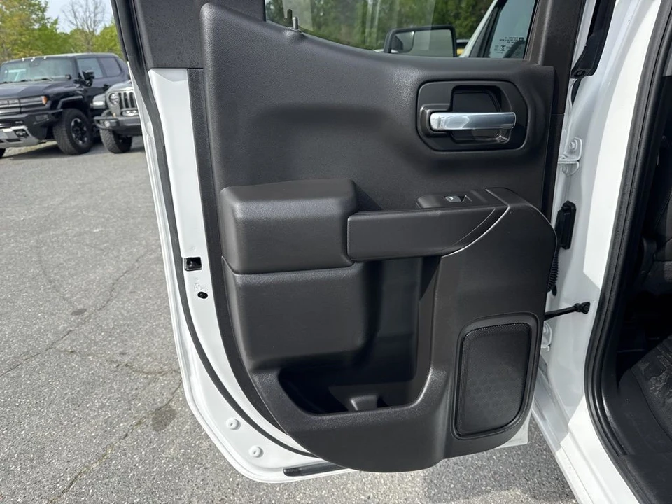 2025 GMC Sierra 5th Gen - Image 23 of 31