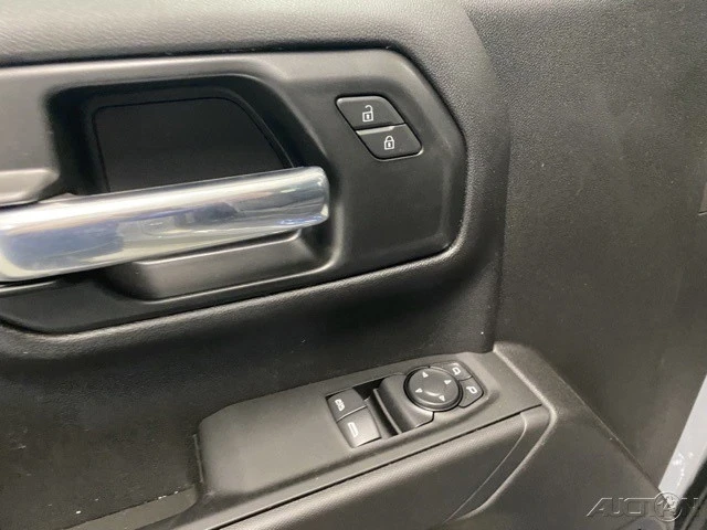 2025 GMC Sierra 5th Gen - Image 9 of 16