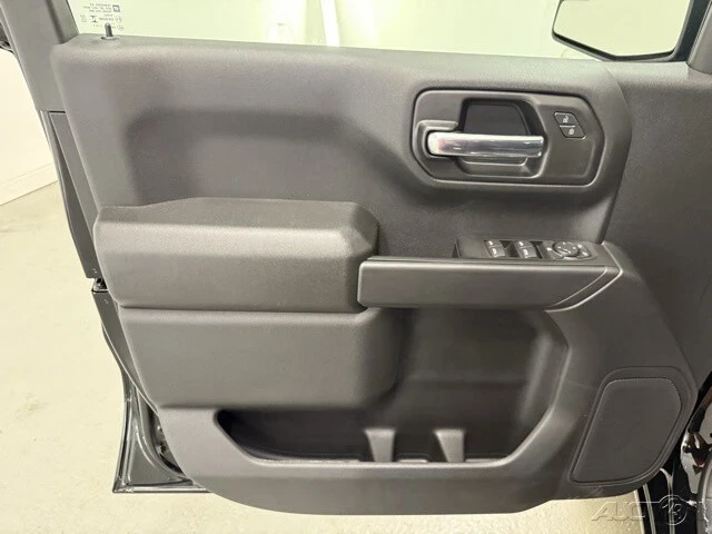 2025 GMC Sierra 5th Gen - Image 11 of 12