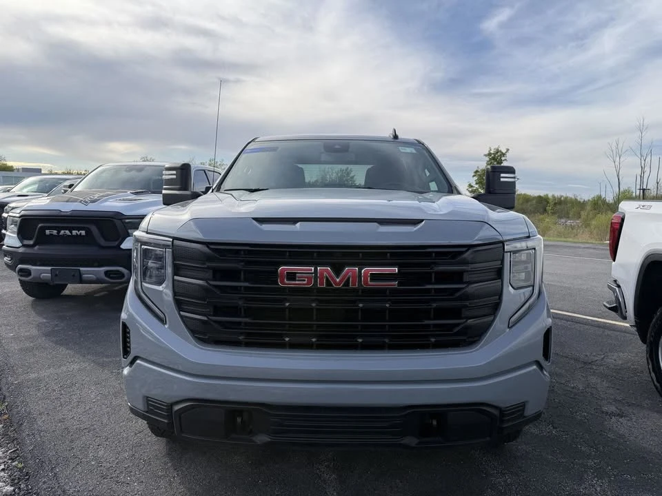 2025 GMC Sierra 5th Gen - Image 2 of 7