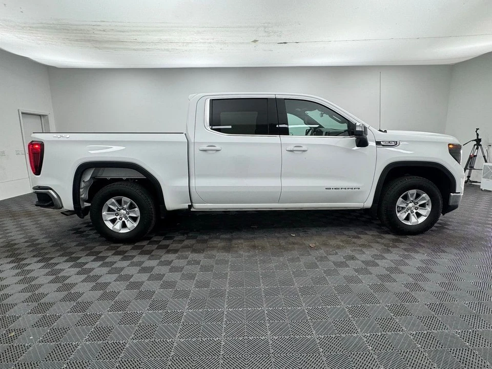2025 GMC Sierra 5th Gen - Image 5 of 12