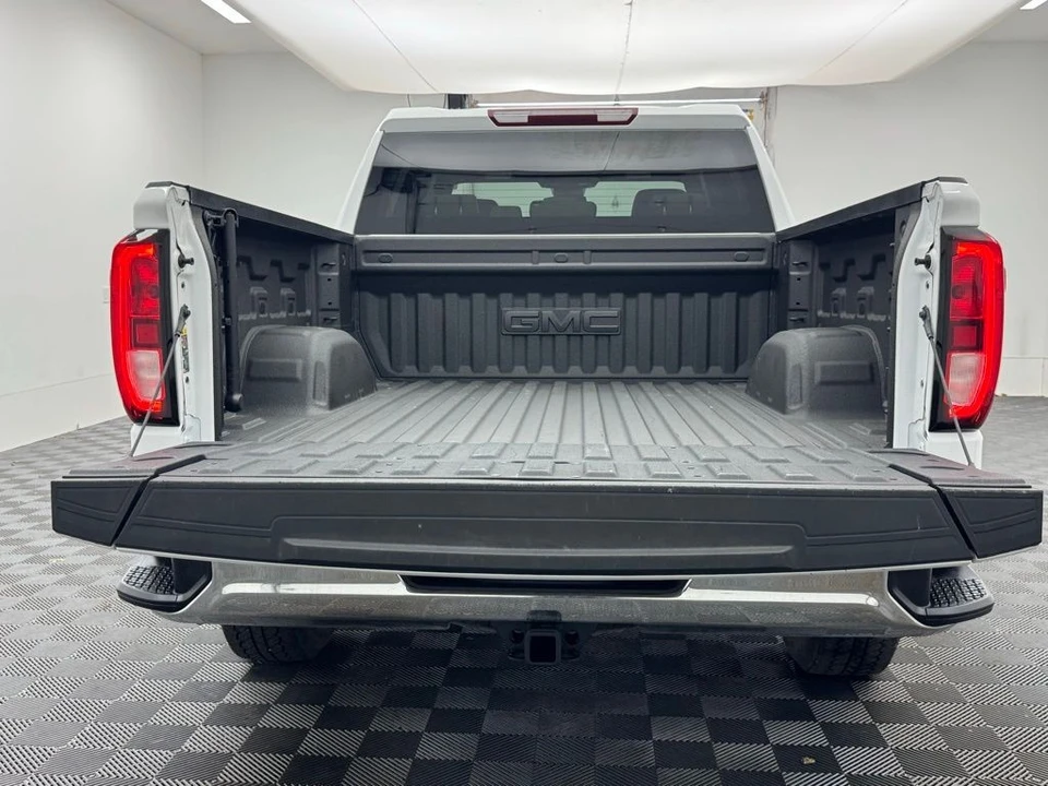 2025 GMC Sierra 5th Gen - Image 8 of 12