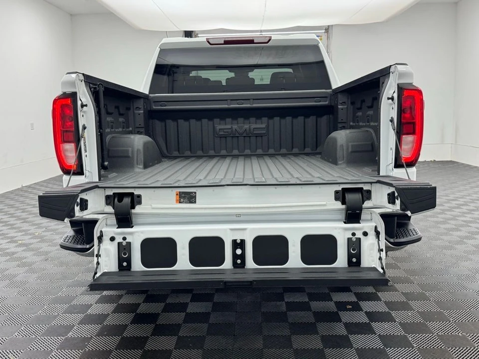 2025 GMC Sierra 5th Gen - Image 9 of 12