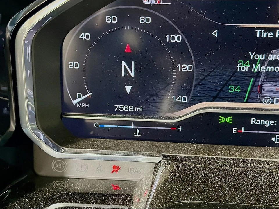 2025 GMC Sierra 5th Gen - Image 14 of 21